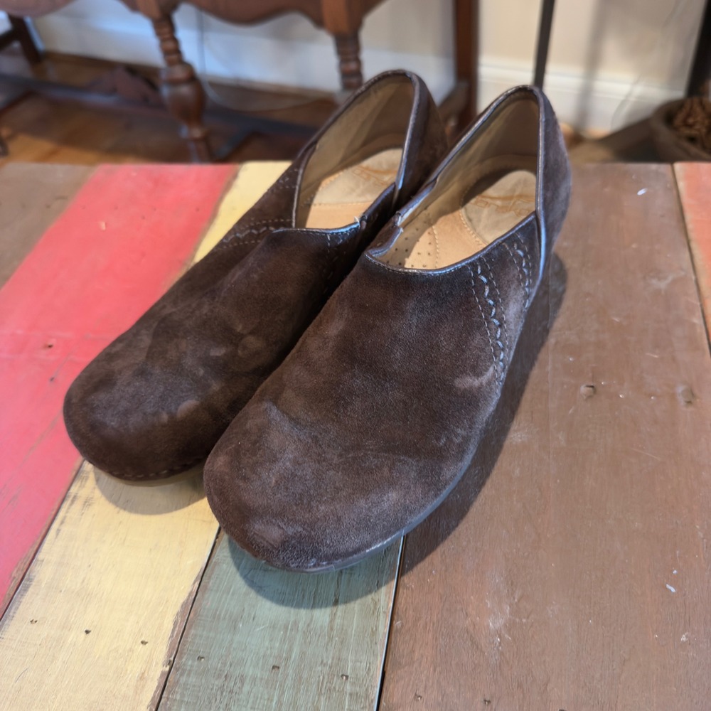 Dansko Mavis Womens Brown Suede Slip On Clogs Wedge Shoes Size 39 9807357800